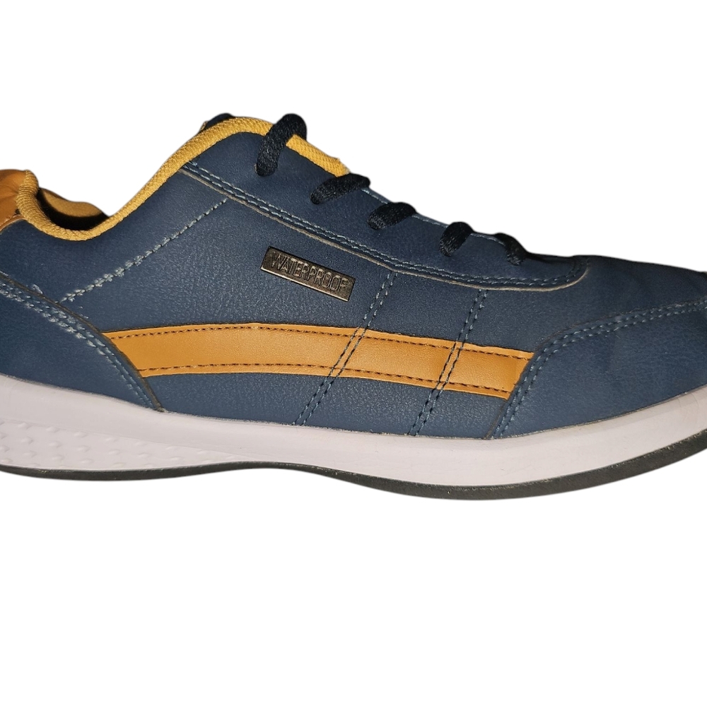 Fashion Womens Sneakers. Sz 8 Casual Walking Shoes.
